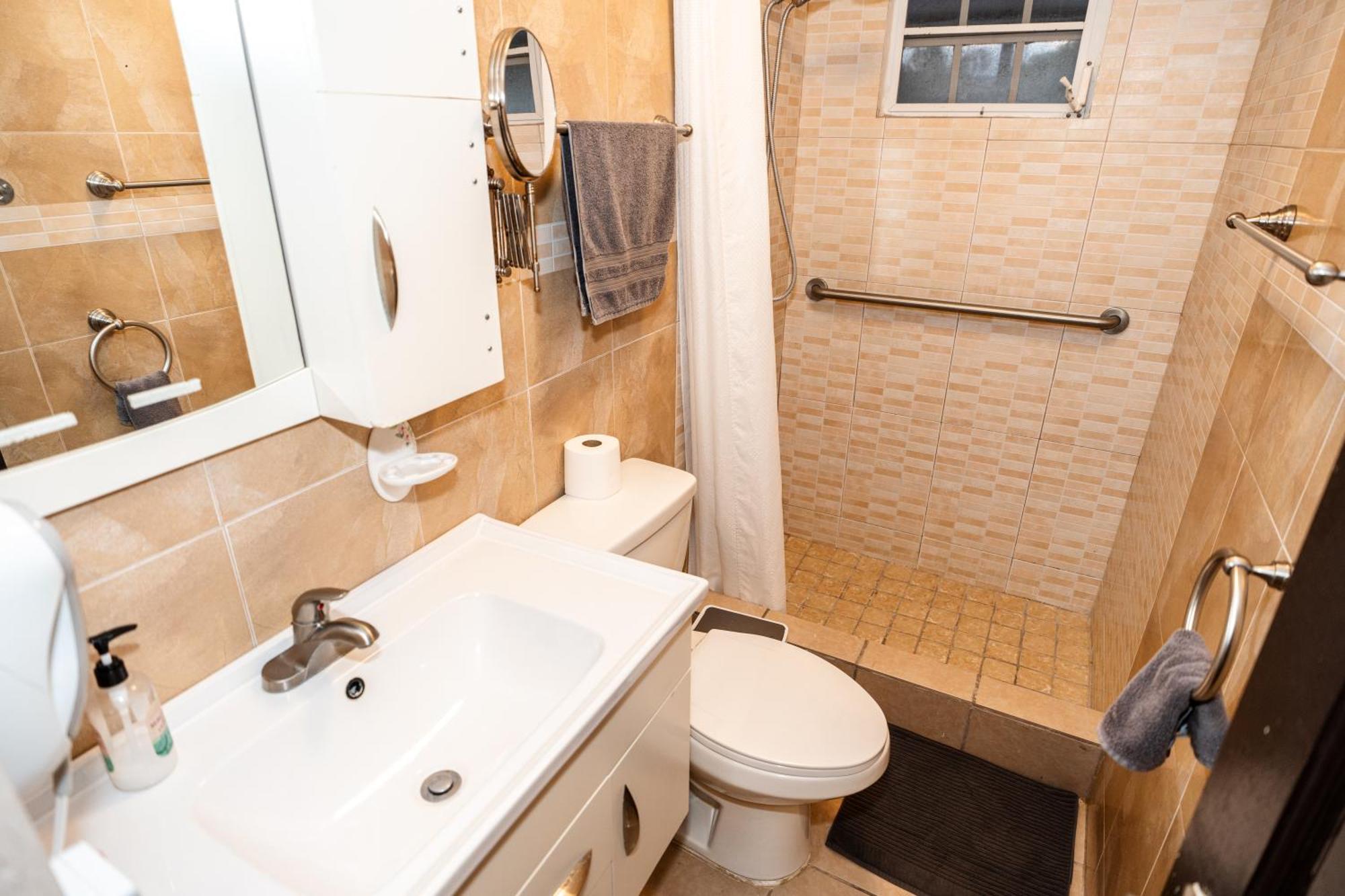 庞塞Luxury Retreat With Private Jacuzzi And Mountain Views Free Parking公寓 外观 照片